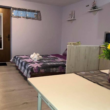 Comfy Studio Apartment By The Flower Market Varna Exterior foto
