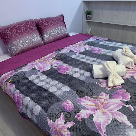 Comfy Studio Apartment By The Flower Market Varna Exterior foto