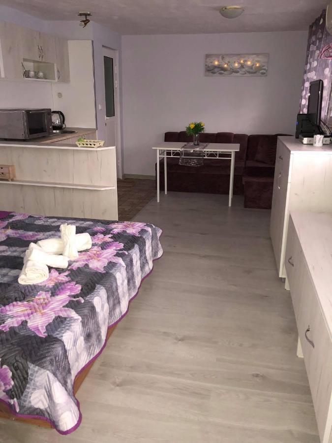 Comfy Studio Apartment By The Flower Market Varna Exterior foto