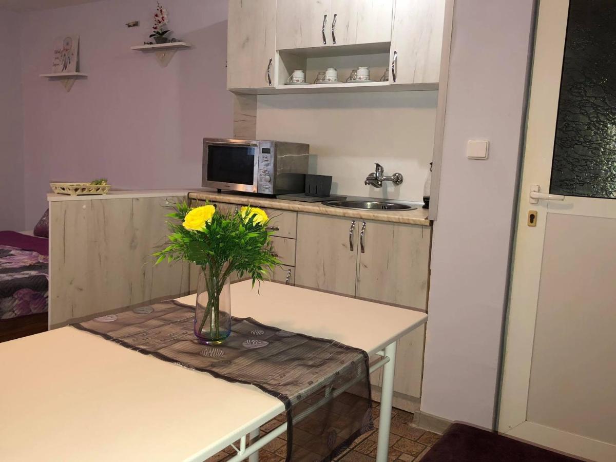 Comfy Studio Apartment By The Flower Market Varna Exterior foto
